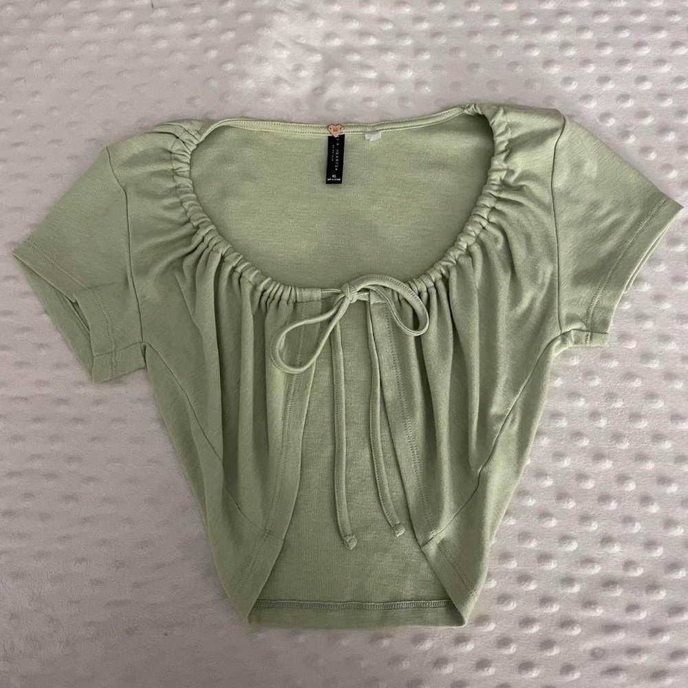 pacsun green short sleeve tie front crop top size xs